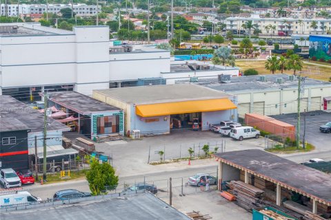 Купить коммерческую недвижимость в Медли, Флорида № 1959193 - фото 5