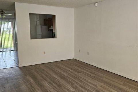 Immobilier commercial à vendre à Kissimmee, Floride: 4 chambres, 176.42 m2 № 1901951 - photo 5
