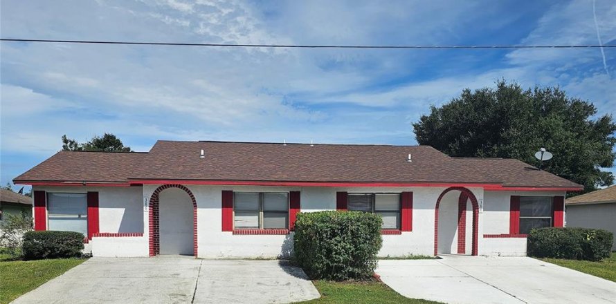 Immobilier commercial à Kissimmee, Floride 4 chambres, 176.42 m2 № 1901951