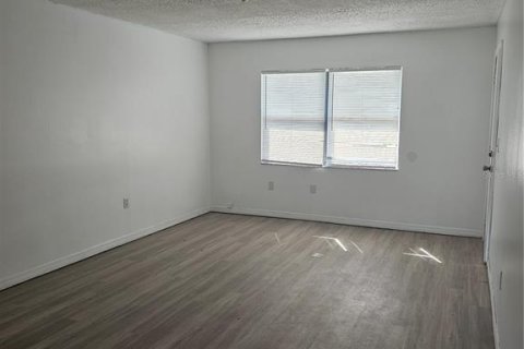 Immobilier commercial à vendre à Kissimmee, Floride: 4 chambres, 176.42 m2 № 1901951 - photo 4