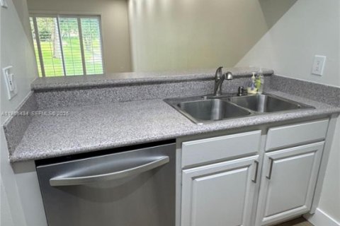 Купить кондоминиум в Корал-Спрингс, Флорида 2 спальни, 71.35м2, № 2011778 - фото 7