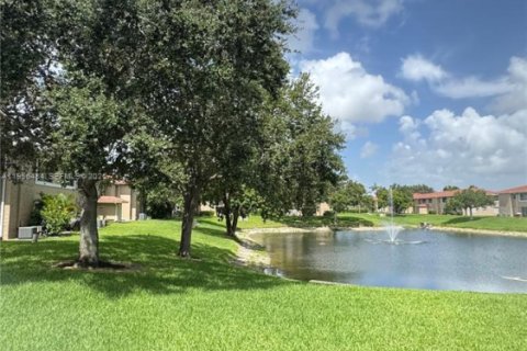 Купить кондоминиум в Корал-Спрингс, Флорида 2 спальни, 71.35м2, № 2011778 - фото 2