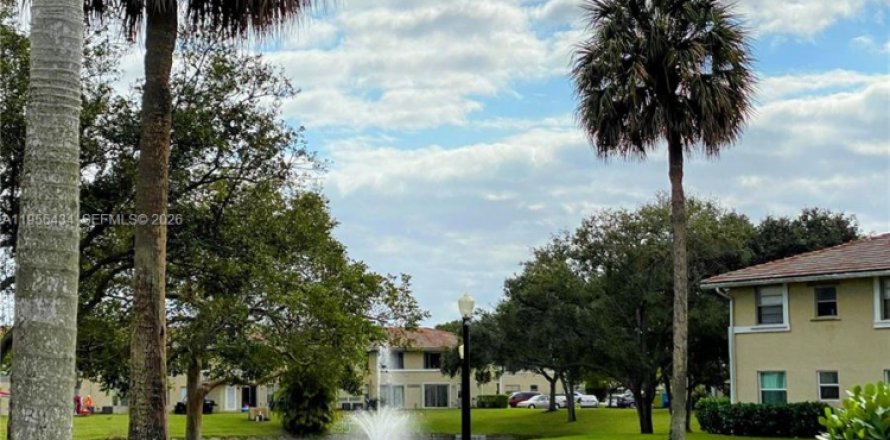 Кондоминиум с 2 спальнями в Корал-Спрингс, Флорида № 2011778