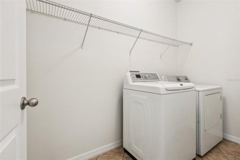 Casa en venta en Orlando, Florida, 5 dormitorios, 297.94 m2 № 1906958 - foto 20