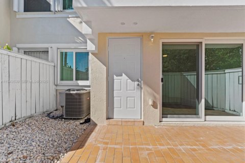 Снять в аренду кондоминиум в Майами, Флорида 2 спальни, 92.9м2, № 2000332 - фото 3