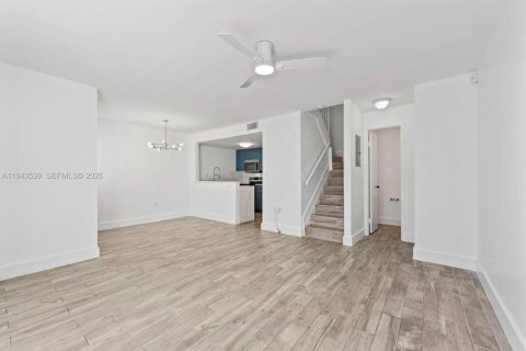 Снять в аренду кондоминиум в Майами, Флорида 2 спальни, 92.9м2, № 2000332 - фото 6