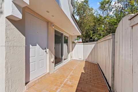 Снять в аренду кондоминиум в Майами, Флорида 2 спальни, 92.9м2, № 2000332 - фото 4