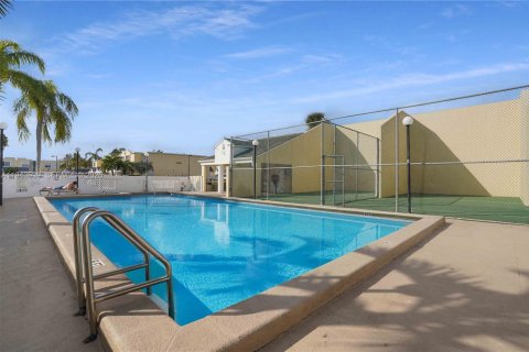 Снять в аренду кондоминиум в Майами, Флорида 2 спальни, 92.9м2, № 2000332 - фото 23