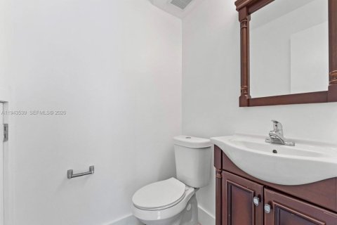 Снять в аренду кондоминиум в Майами, Флорида 2 спальни, 92.9м2, № 2000332 - фото 16