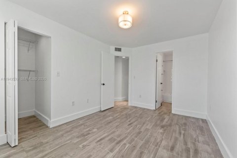 Снять в аренду кондоминиум в Майами, Флорида 2 спальни, 92.9м2, № 2000332 - фото 15