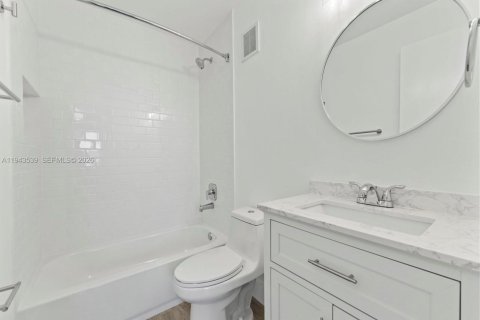 Снять в аренду кондоминиум в Майами, Флорида 2 спальни, 92.9м2, № 2000332 - фото 11