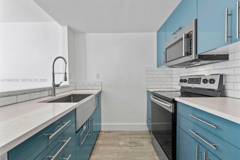 Снять в аренду кондоминиум в Майами, Флорида 2 спальни, 92.9м2, № 2000332 - фото 2