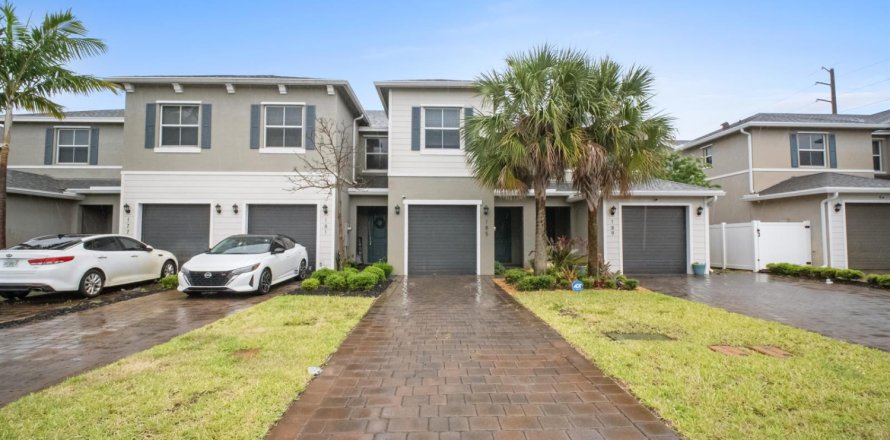 Townhouse in Riviera Beach, Florida 3 bedrooms, 139.35 sq.m. № 2245233