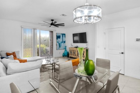 Townhouse in Riviera Beach, Florida 3 bedrooms, 139.35 sq.m. № 2245233 - photo 8