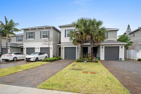 Townhouse in Riviera Beach, Florida 3 bedrooms, 139.35 sq.m. № 2245233 - photo 27
