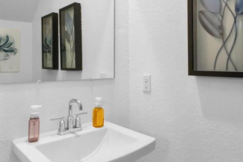 Townhouse in Riviera Beach, Florida 3 bedrooms, 139.35 sq.m. № 2245233 - photo 9