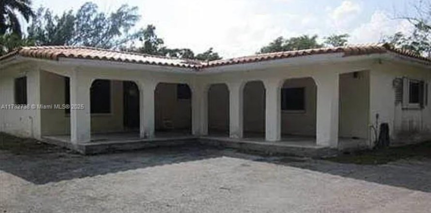 Casa en Miami, Florida 5 dormitorios, 201.23 m2 № 1862343