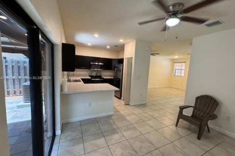 Townhouse in Homestead, Florida 3 bedrooms, 130.81 sq.m. № 1946988 - photo 15