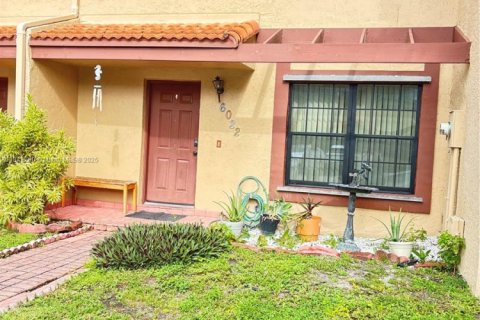 Adosado en venta en Miami, Florida, 3 dormitorios, 126.35 m2 № 1836483 - foto 1