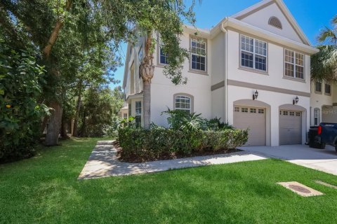 Adosado en venta en Saint Petersburg, Florida, 3 dormitorios, 169.64 m2 № 1771941 - foto 1
