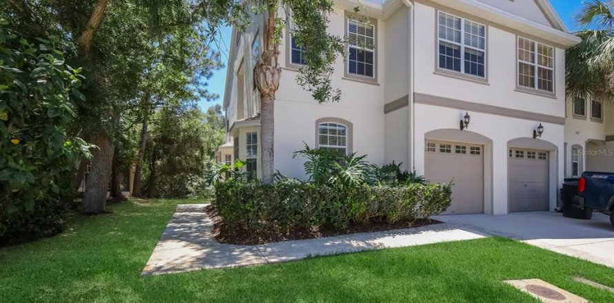 Adosado en Saint Petersburg, Florida 3 dormitorios, 169.64 m2 № 1771941