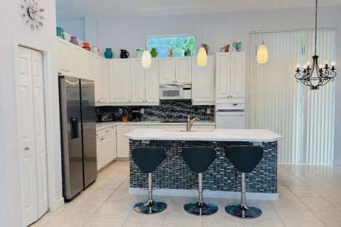 House in Boca Raton, Florida 3 bedrooms, 278.61 sq.m. № 2181863 - photo 5