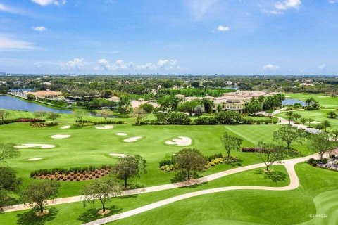 House in Boca Raton, Florida 3 bedrooms, 278.61 sq.m. № 2181863 - photo 16