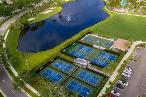 House in Boca Raton, Florida 3 bedrooms, 278.61 sq.m. № 2181863 - photo 17