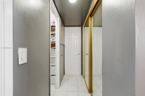 Condominio en venta en Miami, Florida, 2 dormitorios, 105.91 m2 № 2076463 - foto 18