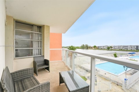Condominio en venta en Miami, Florida, 2 dormitorios, 105.91 m2 № 2076463 - foto 24