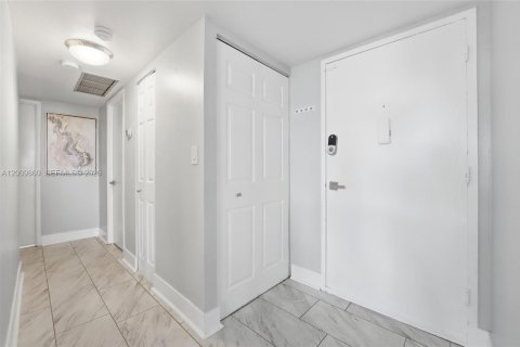 Condominio en venta en Miami, Florida, 2 dormitorios, 105.91 m2 № 2076463 - foto 4