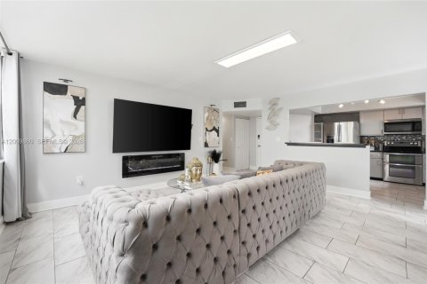 Condominio en venta en Miami, Florida, 2 dormitorios, 105.91 m2 № 2076463 - foto 6