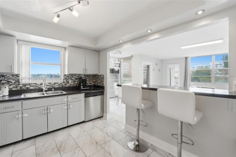 Condominio en venta en Miami, Florida, 2 dormitorios, 105.91 m2 № 2076463 - foto 12