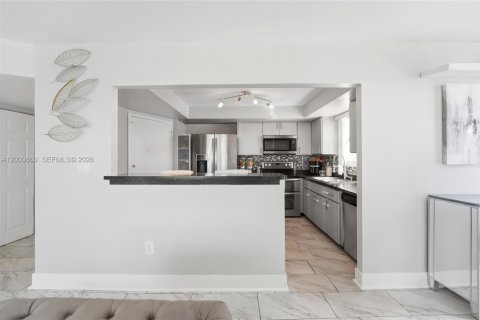 Condominio en venta en Miami, Florida, 2 dormitorios, 105.91 m2 № 2076463 - foto 10