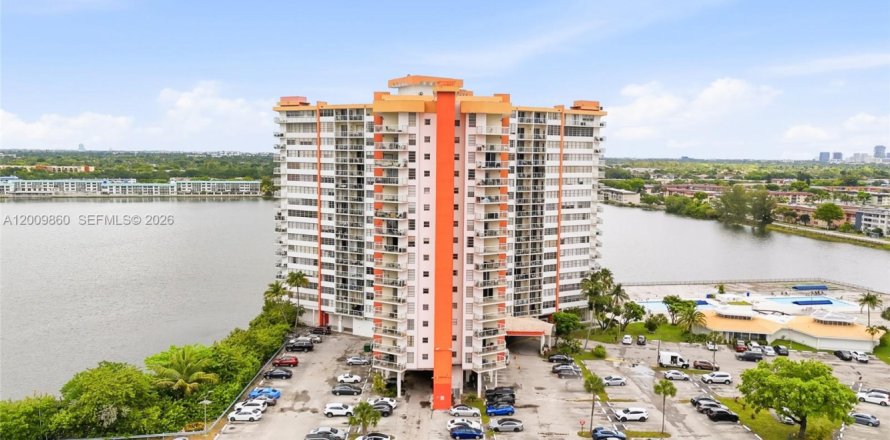 Condominio en Miami, Florida, 2 dormitorios  № 2076463