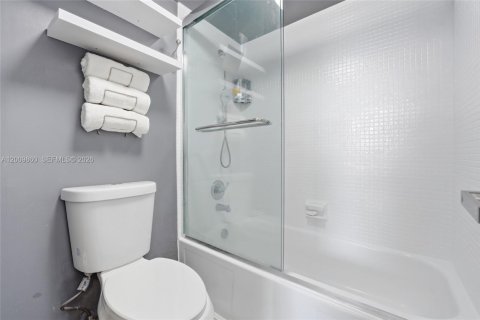 Condominio en venta en Miami, Florida, 2 dormitorios, 105.91 m2 № 2076463 - foto 17