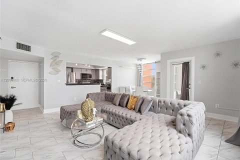 Condominio en venta en Miami, Florida, 2 dormitorios, 105.91 m2 № 2076463 - foto 8