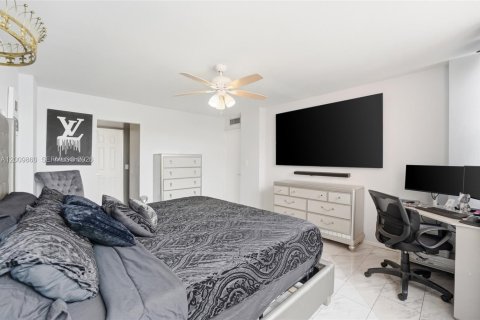 Condominio en venta en Miami, Florida, 2 dormitorios, 105.91 m2 № 2076463 - foto 15