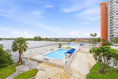 Condominio en venta en Miami, Florida, 2 dormitorios, 105.91 m2 № 2076463 - foto 30