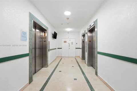 Condominio en venta en Miami, Florida, 2 dormitorios, 105.91 m2 № 2076463 - foto 3