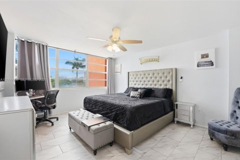 Condominio en venta en Miami, Florida, 2 dormitorios, 105.91 m2 № 2076463 - foto 14