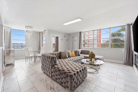 Condominio en venta en Miami, Florida, 2 dormitorios, 105.91 m2 № 2076463 - foto 5