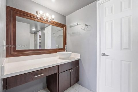 Condominio en venta en Miami, Florida, 2 dormitorios, 105.91 m2 № 2076463 - foto 16