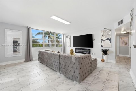 Condominio en venta en Miami, Florida, 2 dormitorios, 105.91 m2 № 2076463 - foto 7