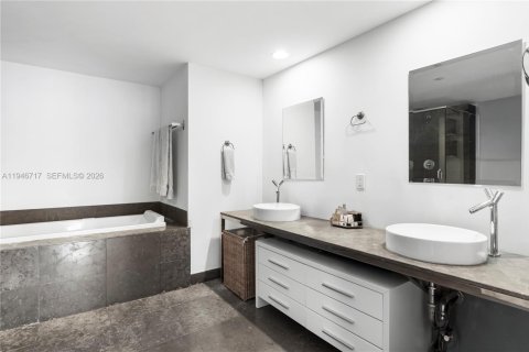 Condominio en venta en Miami, Florida, 3 dormitorios, 173.73 m2 № 2002907 - foto 14
