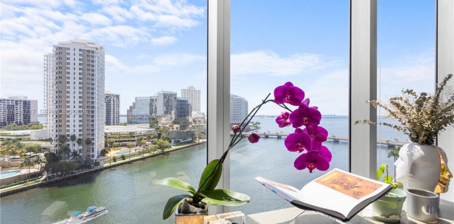 Condominio en Miami, Florida, 3 dormitorios  № 2002907