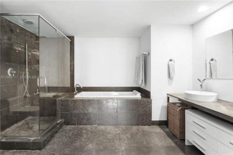 Condominio en venta en Miami, Florida, 3 dormitorios, 173.73 m2 № 2002907 - foto 13
