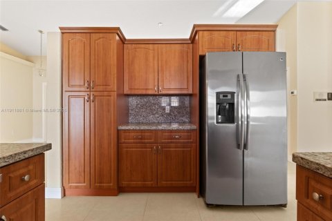 House in Miami Lakes, Florida 3 bedrooms, 150.78 sq.m. № 2082300 - photo 14