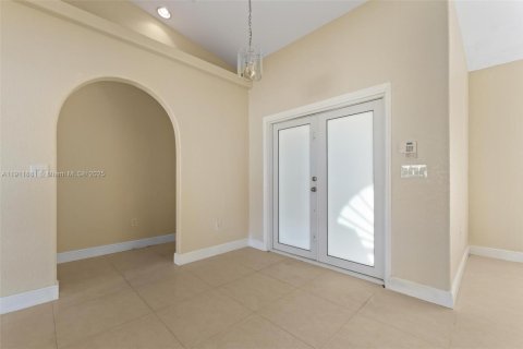 House in Miami Lakes, Florida 3 bedrooms, 150.78 sq.m. № 2082300 - photo 9
