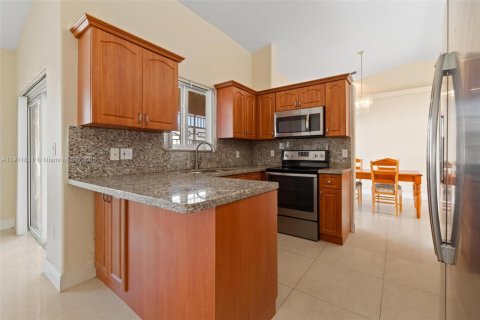 House in Miami Lakes, Florida 3 bedrooms, 150.78 sq.m. № 2082300 - photo 15